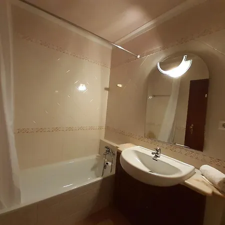 V Plazza Garage Heated Pool View Flat Appartement *
